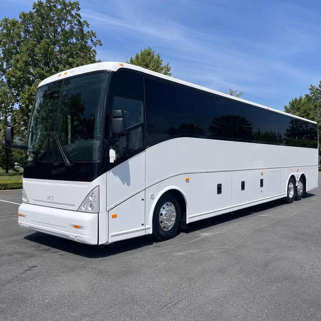 bus rental options for des moines trips