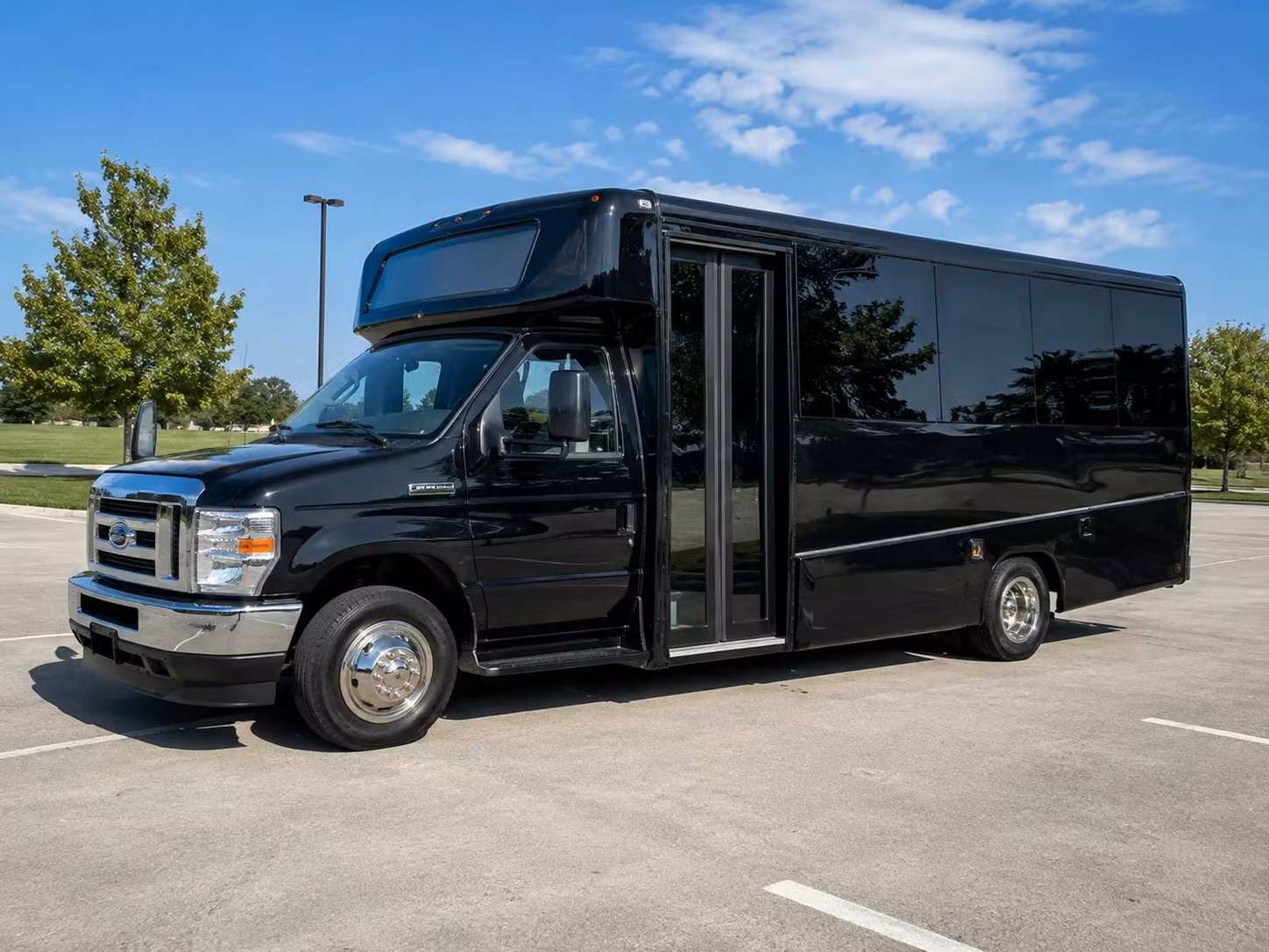 minibus rentals for elementary and middle school trips around des moines