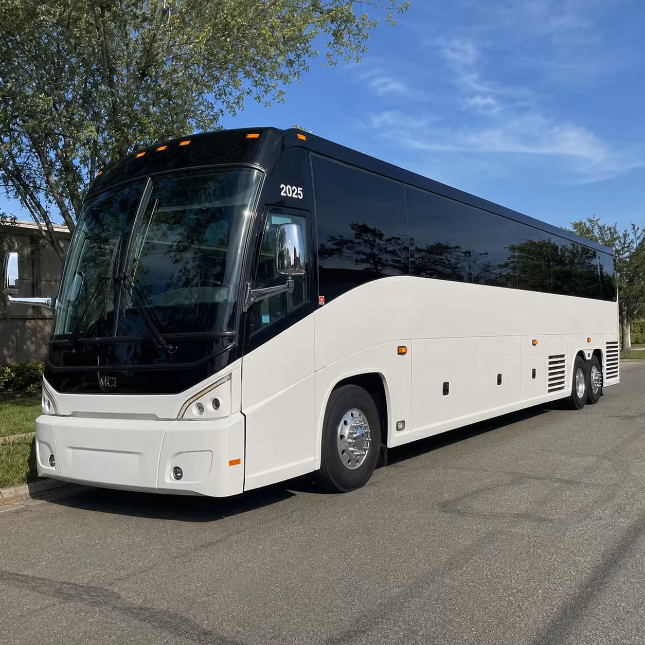 sports teams and fan groups rely on des moines long distance bus rentals every season